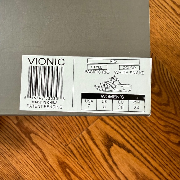 Vionic Sandals, size 7, White - Picture 3 of 3